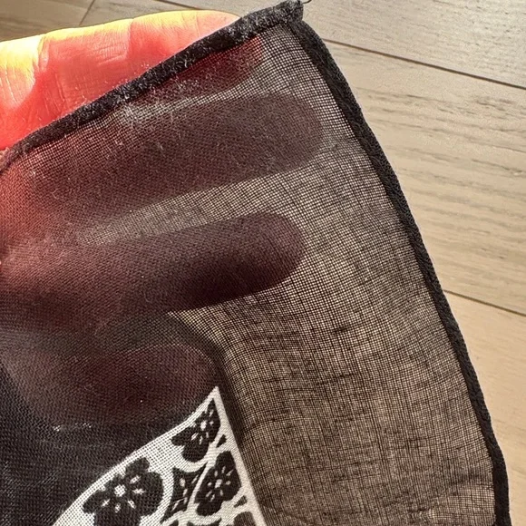 Black and Beige Geometric Patterned Scarf - Picture 4 of 7